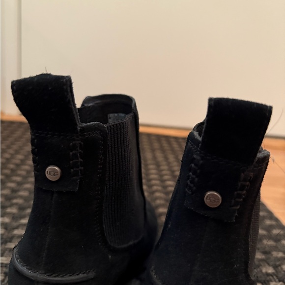 Uggs black heels - Picture 2 of 4